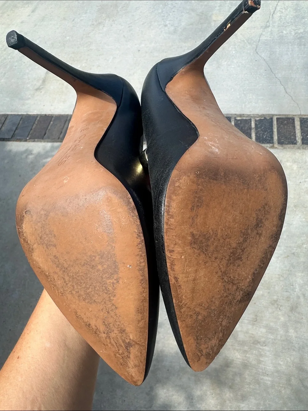 Charles David Black Pointed Toe Pumps with Sleek Silhouette